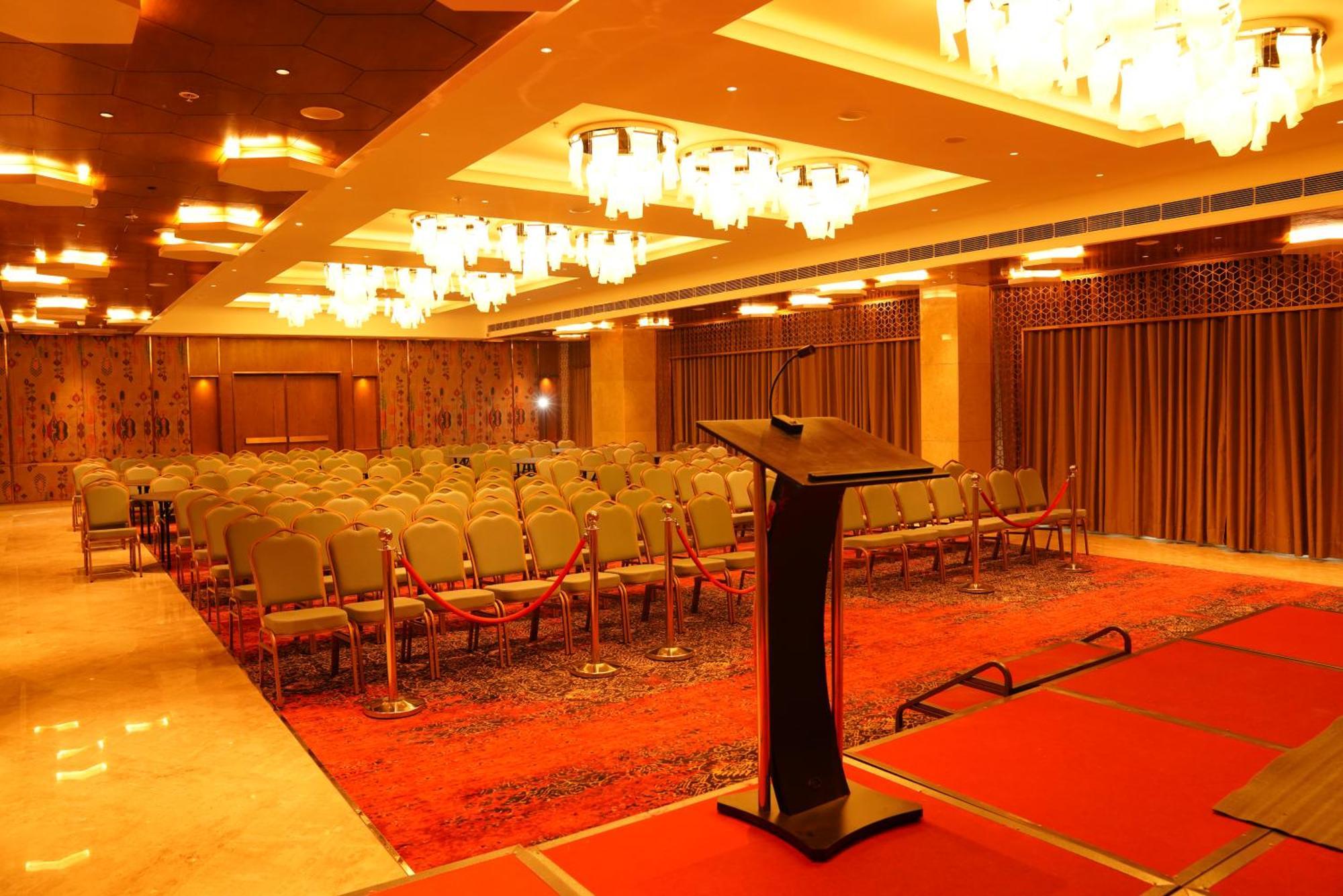 Ramada By Wyndham Gorakhpur Gorakhnath Mandir Road Hotell Eksteriør bilde